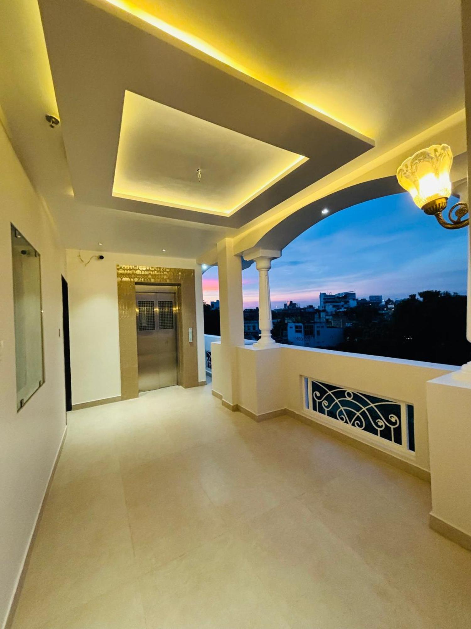 The Lavish Stay Варанаси Екстериор снимка