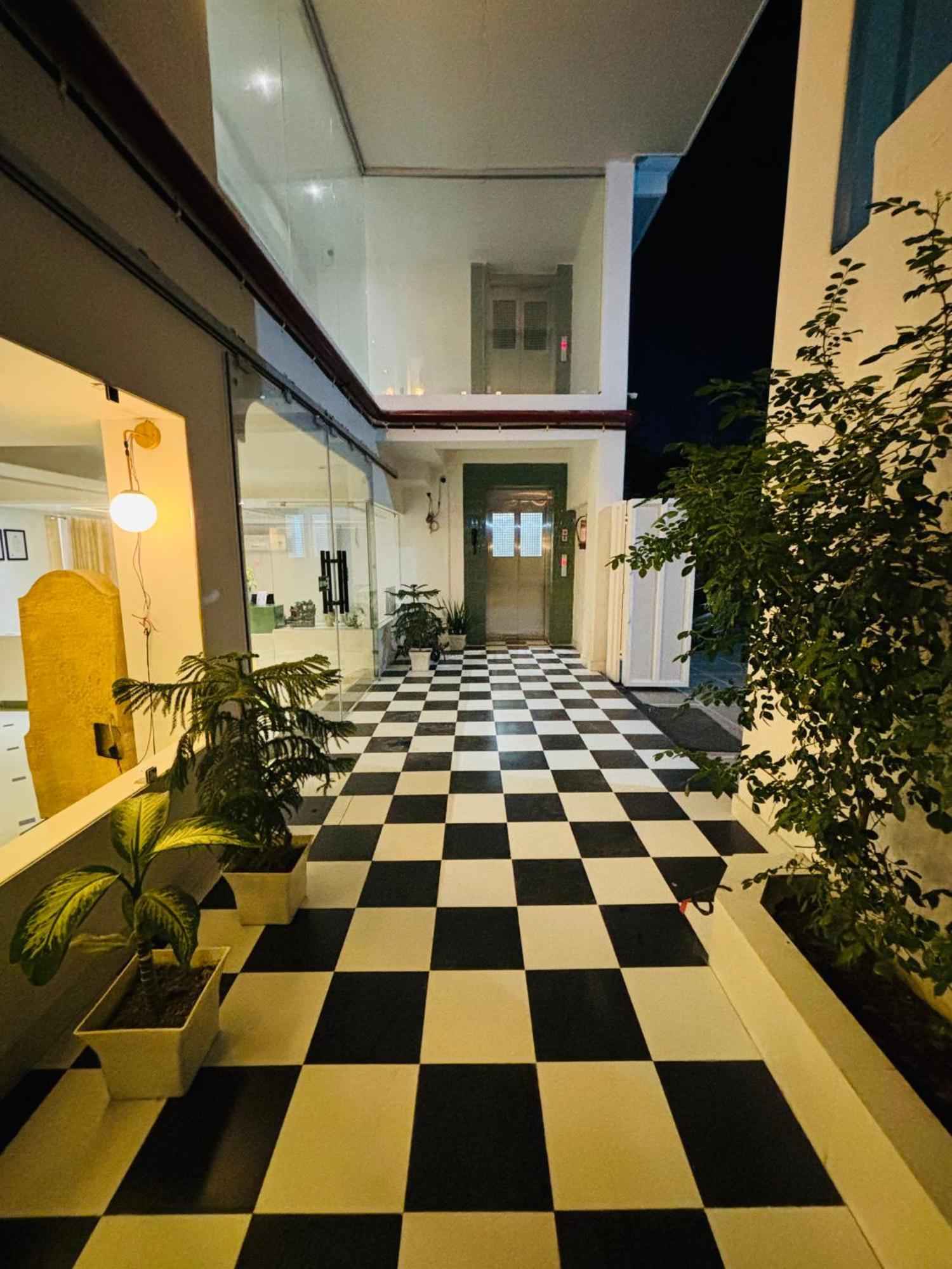 The Lavish Stay Варанаси Екстериор снимка
