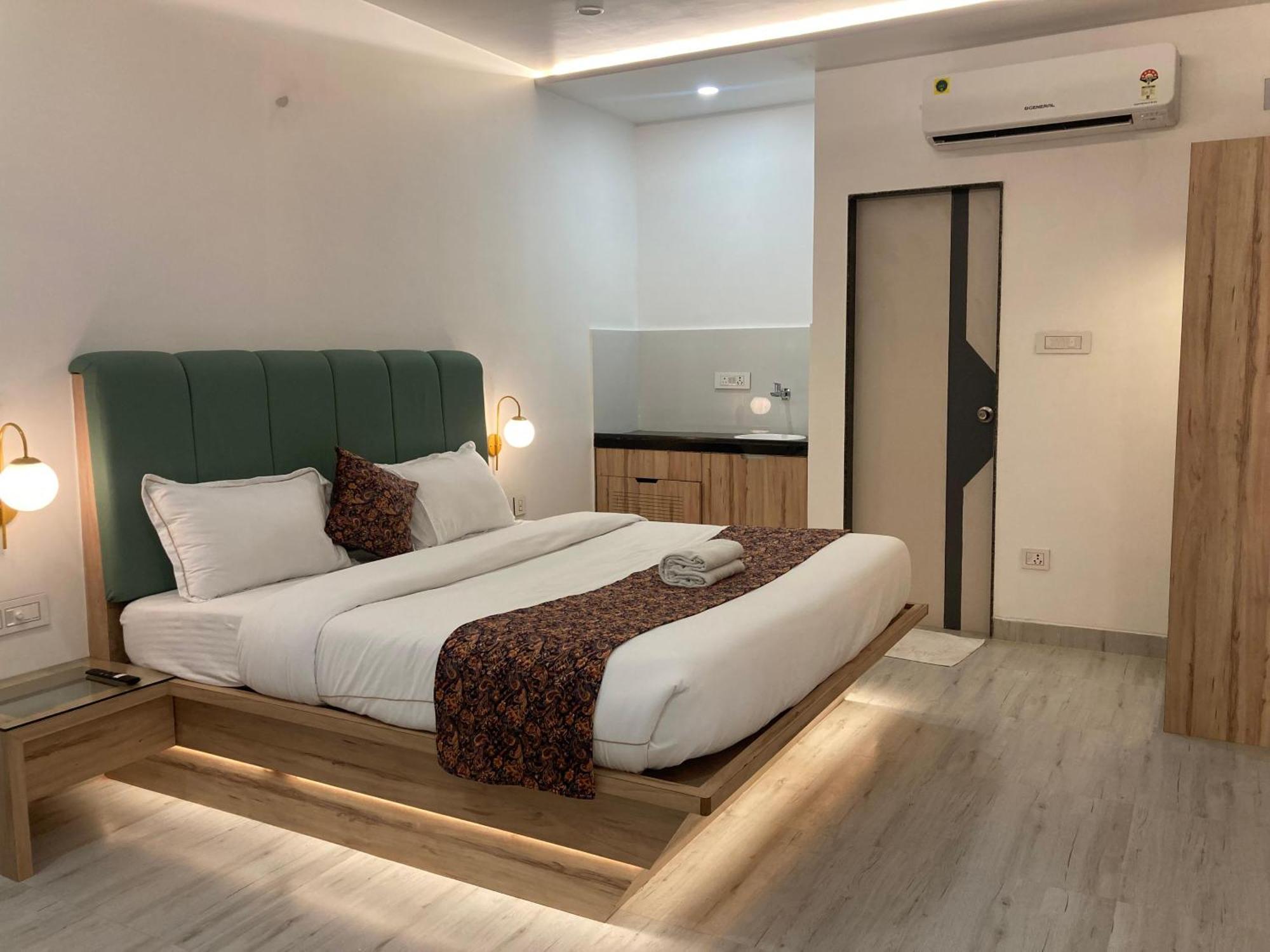 The Lavish Stay Варанаси Екстериор снимка