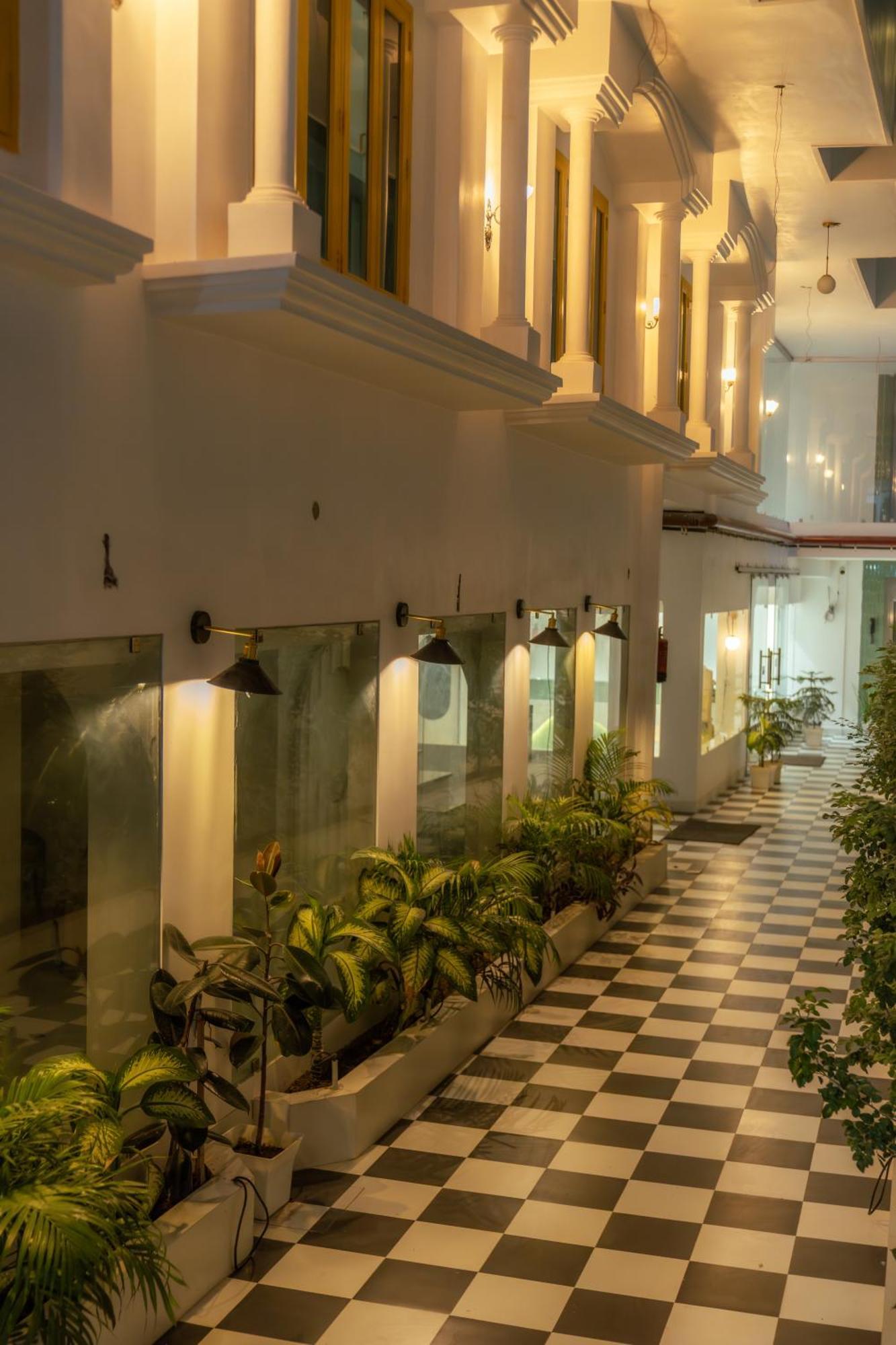 The Lavish Stay Варанаси Екстериор снимка